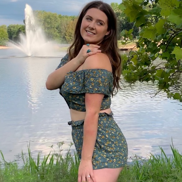 Sunflower Two Piece Set - Picture 2 of 2